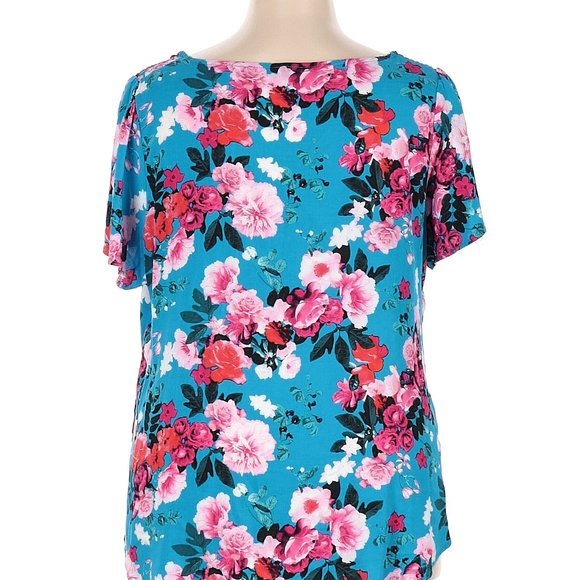 Torrid Size 2x Blue Flower Fit and Flared Blouse Shirt Size 2 Size 18/20 - Picture 2 of 4